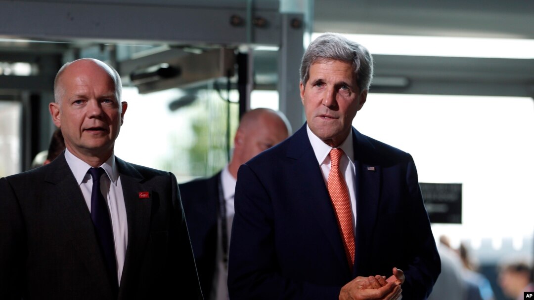 US Secretary of State John Kerry, right, and British Foreign Secretary William Hague, left, in London, Friday, June 13, 2014