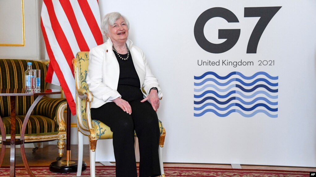 G7峰会前，美国财政部长耶伦在位于伦敦的兰开斯特宫与G7成员国的财政部长合影留念。（2021年6月5日）(photo:VOA)