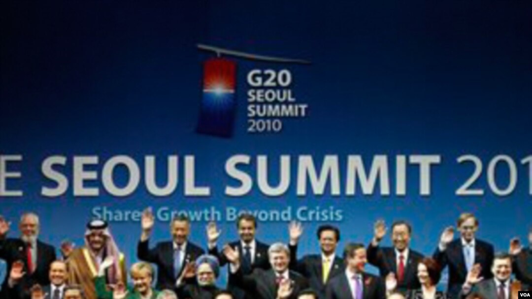 Presiden Susilo Bambang Yudhoyono (kiri depan) dan para pemimpin negara G20 lain pada KTT kelompok ini tahun lalu di Seoul.