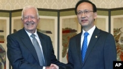 Former U.S. President Jimmy Carter, left, and South Korean Unification Minister Hyun In-taek shake hands before their meeting at the Special Office for Inter-Korean Dialogue in Seoul, South Korea, April 28, 2011
