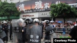 四川什邡市發生大規模警民衝突 ( 維權網)