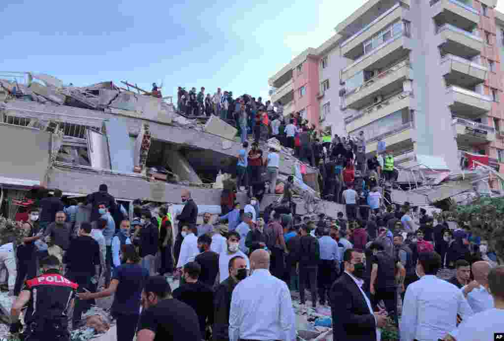زلزله در شهر ازمیر ترکیه خسارت زیادی برجای گذاشت. دست‌کم ۶ نفر کشته شدند. 