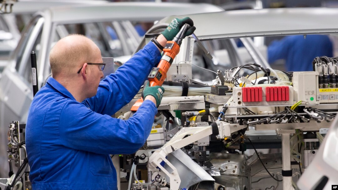 Công nhân làm việc tại hãng sản xuất xe hơi Volkswagen AG ở Zwickau, Đức, ngày 22/1/2018. 