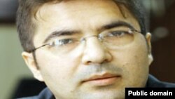 A Spanish Civil Guard officer (L) throws a sandwich to African migrants sitting at the top of a border fence during an attempt to cross into Spanish territory, between Morocco and Spain's north African enclave of Melilla.