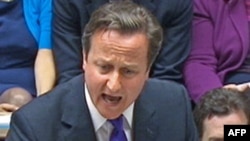 Britanski premijer Dejvid Kameron govori o prisluškivanju telefona u parlamentu
