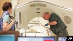 Praktik medis rutin untuk mendeteksi kanker paru-paru saat ini adalah menggunakan ronsen teknologi tinggi yang disebut CT-scan (foto: ilustrasi).