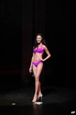 Miss Minnesota 2012 ນິດຕະຍາ ປານມາໄລທອງ ກຽມໂຕເຂົ້າປະກວດ Miss USA