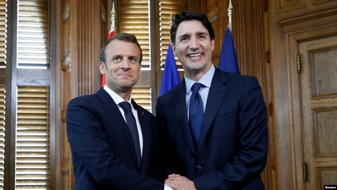 Emmanuel Macron (esq) e ustin Trudeau (dir) em Ontaro