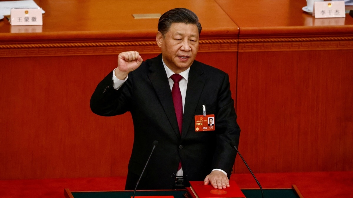 中共党媒《人民日报》用习近平修宪连任的宣誓宣传“国家宪法日”
