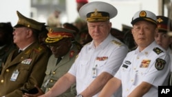 俄罗斯海军总司令尼古拉∙叶夫梅诺夫（Nikolai Yevmenov， 右二）2023年2月出席中俄与南非三国联合军事演习。