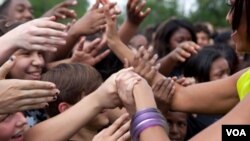 La primera dama Michelle Obama bailó con los chicos en el programa 'Let's Move!'.