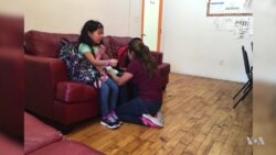 危地马拉非法移民母亲与子女在纽约团聚 (英语视频)
