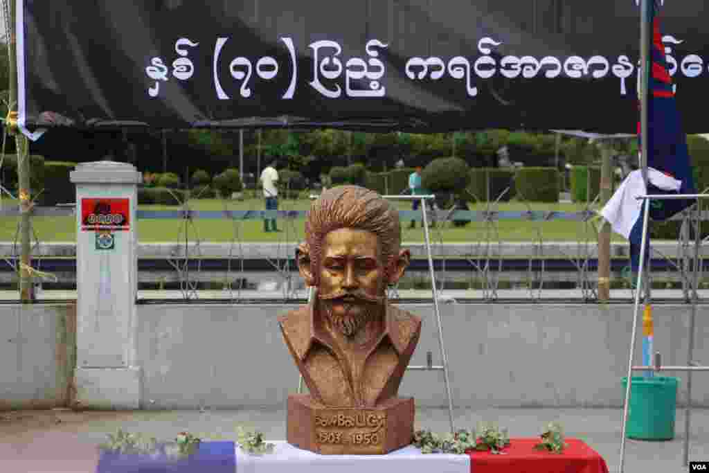 နှစ် ၇၀ ပြည့် ကရင်အာဇာနည်နေ့ကို သြဂုတ်လ ၁၂ ရက်နေ့ မနက်ပိုင်း မဟာဗန္ဓုလ ပန်းခြံရှေ့မှာ ကျင်းပတဲ့ မြင်ကွင်း။ (သြဂုတ် ၁၂၊ ၂၀၂၀)