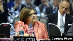 La Embajadora de Estados Unidos ante la OEA, Carmen Lomellin, durante la 42a. Asamblea General de la OEA. [Foto: OEA].