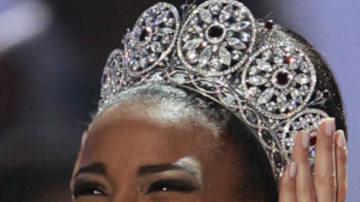 Angolana Leila Lopes é Miss Universo 2011 (c/ fotos)