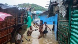 ဘင်္ဂလားဒေ့ရှ်ရောက် Rohingya ဒုက္ခသည်များ (ဓာတ်ပုံ - AP)