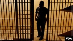 El cubano René González aún debe pasar tres años de libertad condicional supervisada en Estados Unidos.