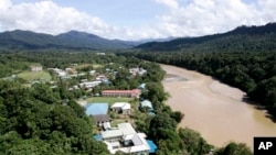 Sungai Baram di Baram, negara bagian Sarawak. (AP/Vincent Thian)