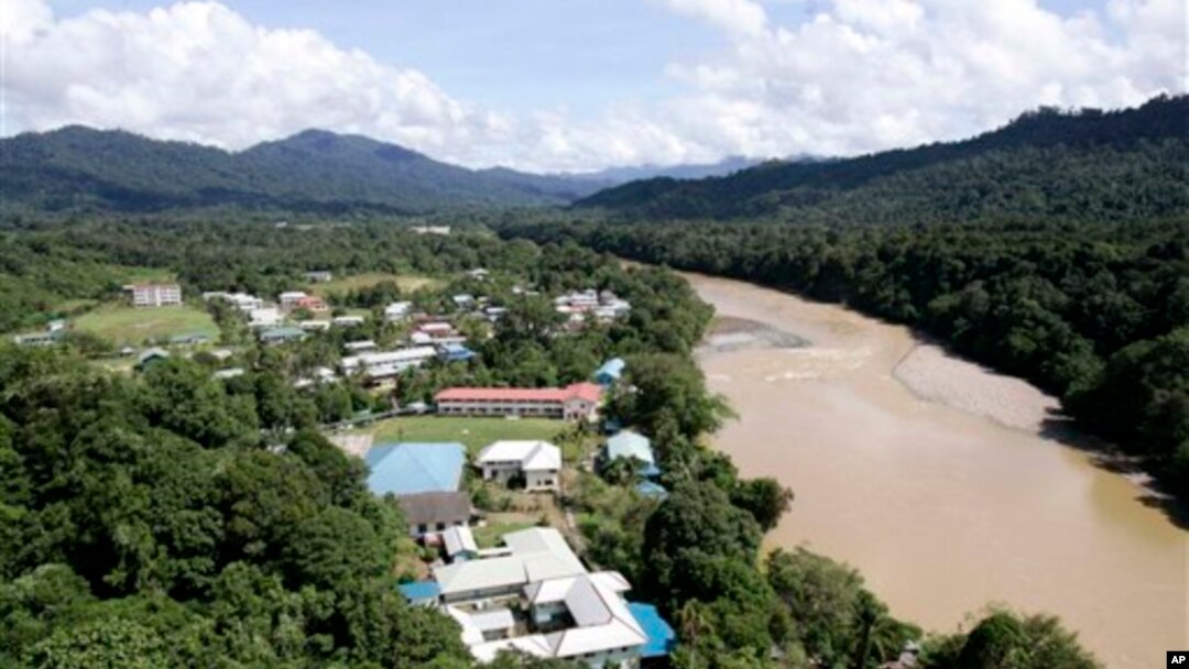 Sungai Baram di Baram, negara bagian Sarawak. (AP/Vincent Thian)