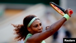 Serena Williams à Roland Garros lors du match contre Elena Rybakina le 6 juin 2021.