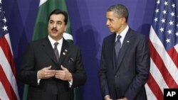 Tổng thống Hoa Kỳ Barack Obama (phải) và Thủ tướng Pakistan Yousuf Raza Gilani 