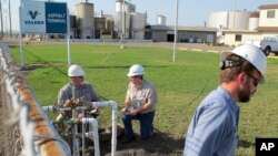 La comunidad espera que la respuesta sea entregada este domingo, con la publicación de los primeros resultados de 30 muestras que tomó la Agencia de Protección Ambiental (EPA) y que son analizadas en Houston.