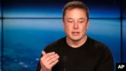 Elon Musk, CEO Tesla Inc., terlibat sengketa dengan Persatuan Serikat Pekerja Otomotif (UAW).