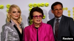 Cast members Emma Stone, left, and Steve Carell pose with former tennis player Billie Jean King at the premiere of "Battle of the Sexes" in Los Angeles, Sept. 16, 2017.