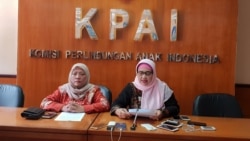 Komisioner KPAI Bidang Pendidikan Retno Listyarty (kanan) di Kantor KPAI, Jakarta. (Foto dok: VOA/Ghita)