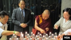 流亡藏人悼念自焚者（2012年资料照）