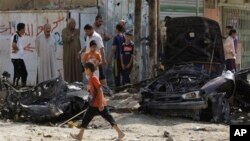 Iraqis inspect aftermath of a car bomb attack at Baghdad's mostly Shiite neighborhood of Husseiniyah, Iraq, June 25, 2013.