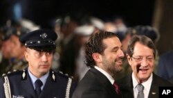 Le Premier ministre libanais Saad Hariri, au centre, et le président chypriote Nicos Anastasiades, Chypre, 28 octobre 2017.