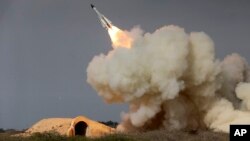 지난해 12월 이란 부쉐흐르에서 열린 군사훈련 중 S-200 장거리 미사일을 시험발사했다고, 반관영 ISNA 통신이 보도했다. (자료사진)