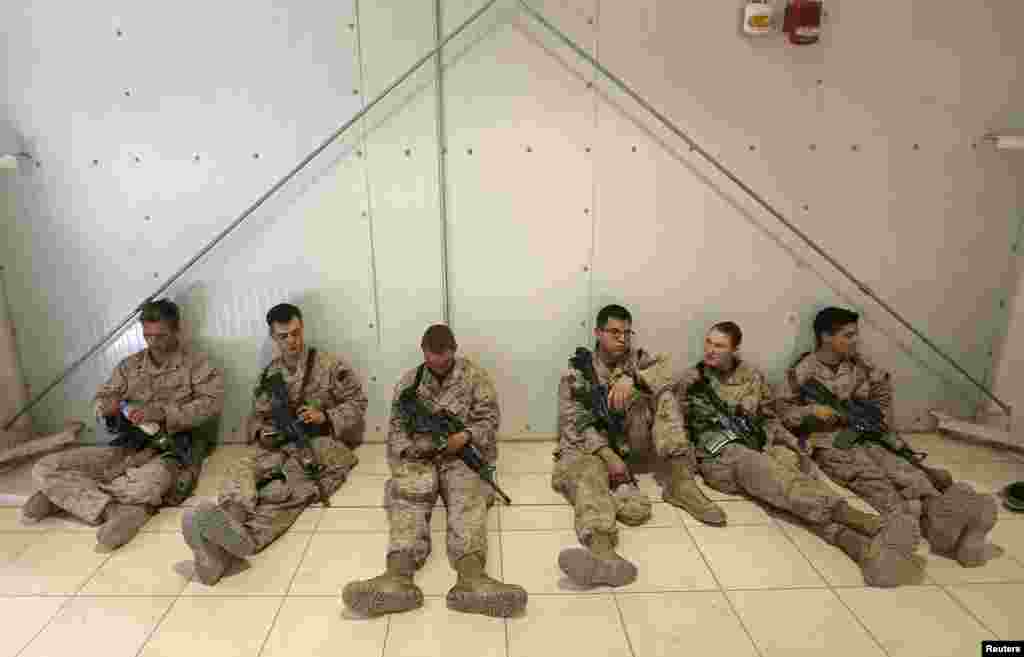 &nbsp;اس وقت 9800 امریکی فوجی افغان فوجیوں کی تربیت اور معاونت کے لیے افغانستان میں موجود ہیں۔