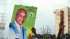 Une affiche de Cellou Dalein Diallo, lors d'un rassemblement politique dans la ville de Conakry, en Guinée, le 8 octobre 2015. (Photo: AP/Youssouf Bah)