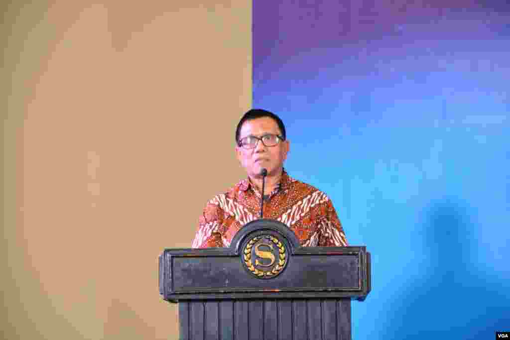 Wakil Ketua Dewan Pers, Hendri Chairudin Bangun, mengulas tentang peluang dan praktik-praktik &quot;Kebebasan Pers di Era Digital&quot; dalam VOA Affiliates Conference di Yogyakarta.