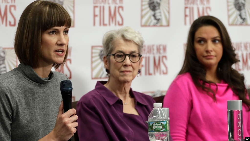 Bà Rachel Crooks, Jessica Leeds, và Samantha Holvey tổ chức họp báo ngày 11/12/2017 tại New York về việc Tổng thống Donald Trump quấy nhiễu tình dục. 