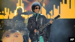 Prince en vedette aux Billboard Music Awards au MGM Grand Garden Arena de Las Vegas le 19 mai 2013. 