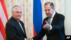El secretario de Estado de EE.UU., Rex Tillerson y el ministro ruso de Relaciones Exteriores, Sergei Lavrov coinciden en que deberán trabajar en conjunto para mejorar relaciones y alcanzar la paz.