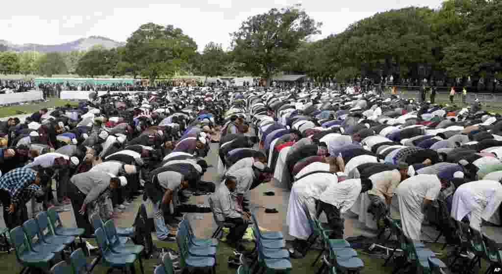 ہیگلے پارک میں نماز جمعہ کے اجتماع کا ایک منظر