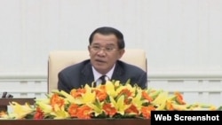 Cambodia prime minister Hun Sen talks at the opening of the first cabinet meeting, September 25, 2013.