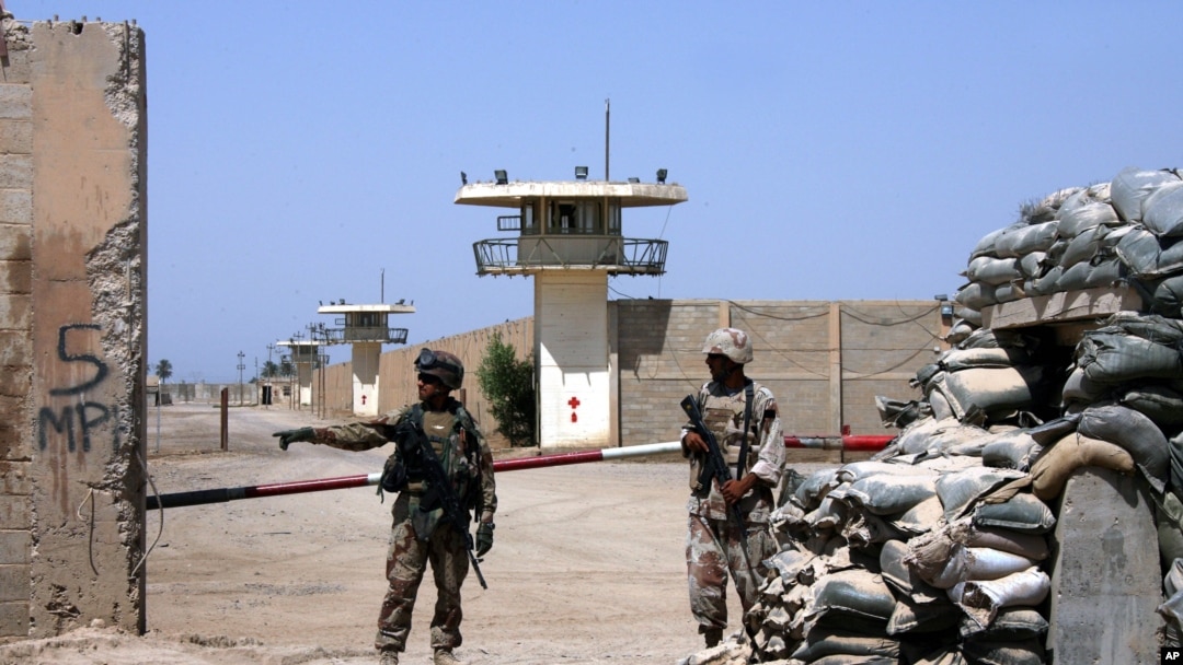 Tentara Irak menjaga penjara Abu Ghraib di pinggiran Baghdad (foto: dok). Militan melakukan serangan terpadu atas penjara Abu Ghraib dan Taji. 