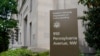 Departamento de Justicia revisa posibles documentos clasificados en centro Biden
