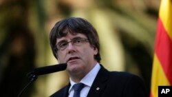 Lãnh đạo Catalonia, Carles Puigdemont, phát biểu tại Barcelona, Tây Ban Nha, ngày 15/10/2017. 