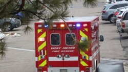 Kola hitne pomoći na mestu pucnjave u Boulderu, 22. marta 2021.