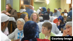 Acara Berbuka Puasa bertajuk 'Taking Heart' yang diprakarsai oleh Minnesota Council of Churches, membuka kesempatan bagi masyarakat untuk mengenal lebih dekat tentang Islam dan Ramadan (Photo: Courtesy Image).