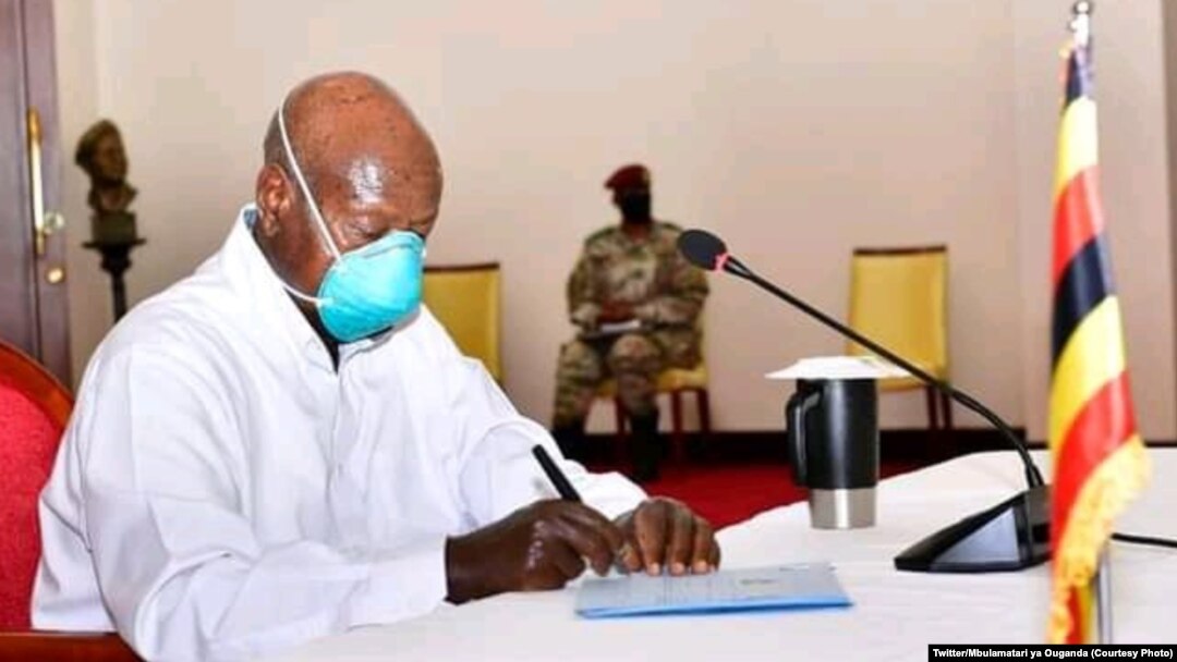 Perezida Yoweri Museveni wa Uganda yatangaje ko igihugu cyose cyinjiye muri 'Guma mu rugo'