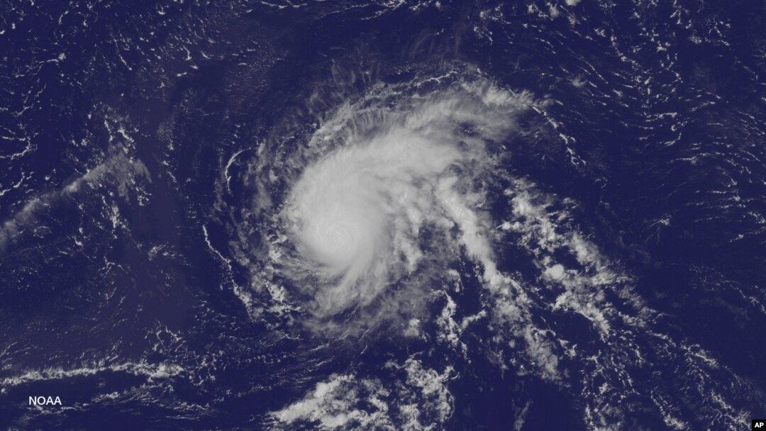 Gambar satelit yang dirilis oleh NOAA AS, menunjukkan Badai Danny di atas Samudera Atlantik, 21 Agustus 2015. (Foto: dok.)