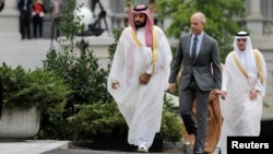 Saudi Arabia's Deputy Crown Prince and Minister of Defense Mohammed Bin Salman (L) arrives at the Oval Office of the White House for a meeting with US President Barack Obama, Washington, June 17, 2016.