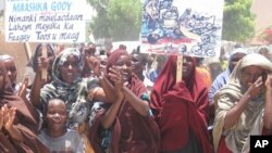 Roket yang membawa pesawat antariksa Soyuz meluncur menuju Stasiun Antariksa Internasional dari Kazakhstan (29/5). (AP/Mikhail Metzel)